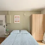 Charming 16M Studio In Paris 20 With Shared Terrace